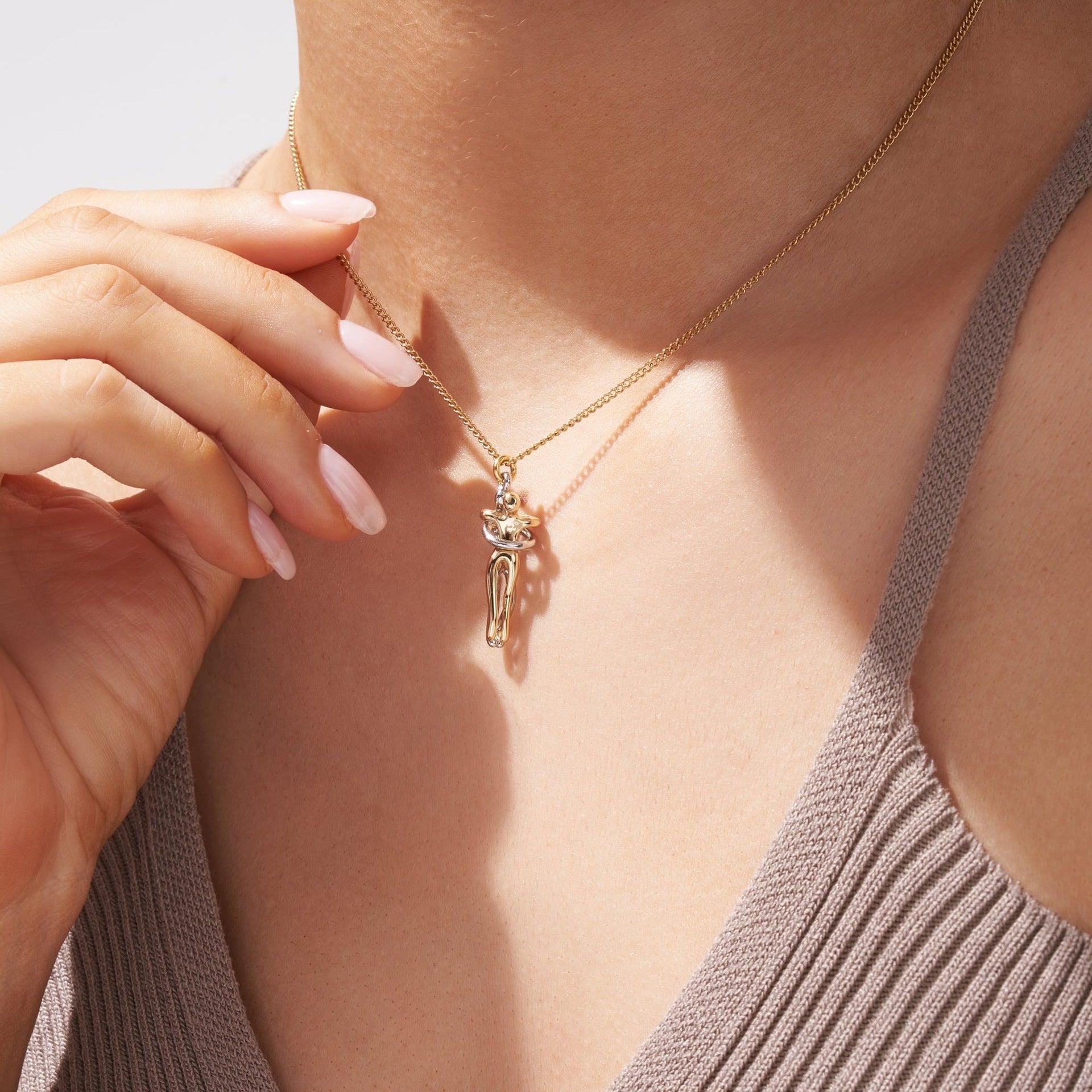 Love Hug Necklace for Couples 18K Gold Unisex Jewelry Simple Clavicle Chain For Valentine's Day Gift