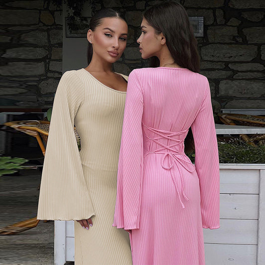 A fashionable and loose U-neck long-sleeved dress with a tie at the back