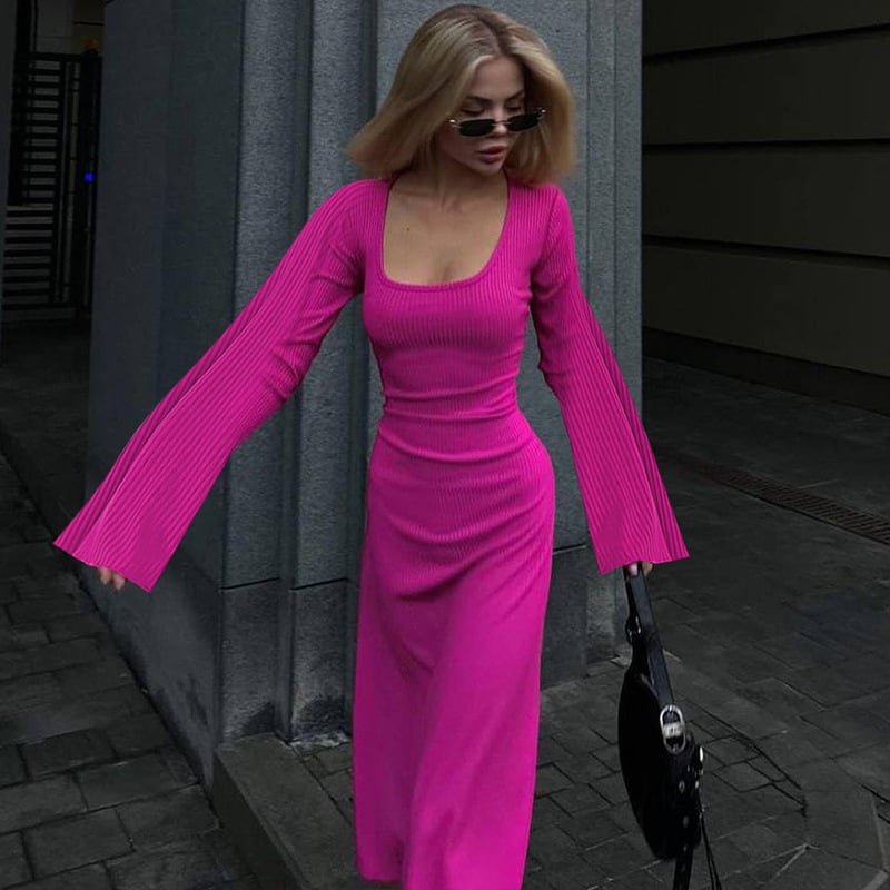 A fashionable and loose U-neck long-sleeved dress with a tie at the back
