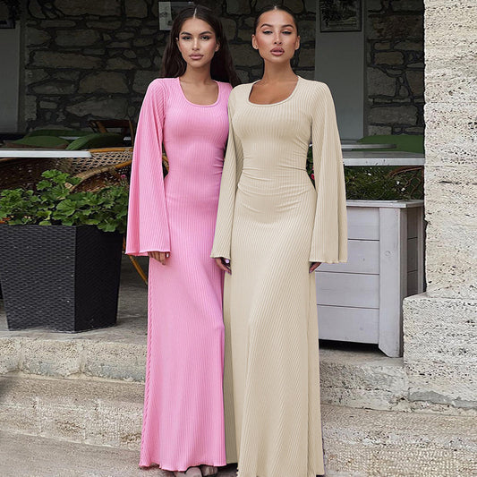 A fashionable and loose U-neck long-sleeved dress with a tie at the back