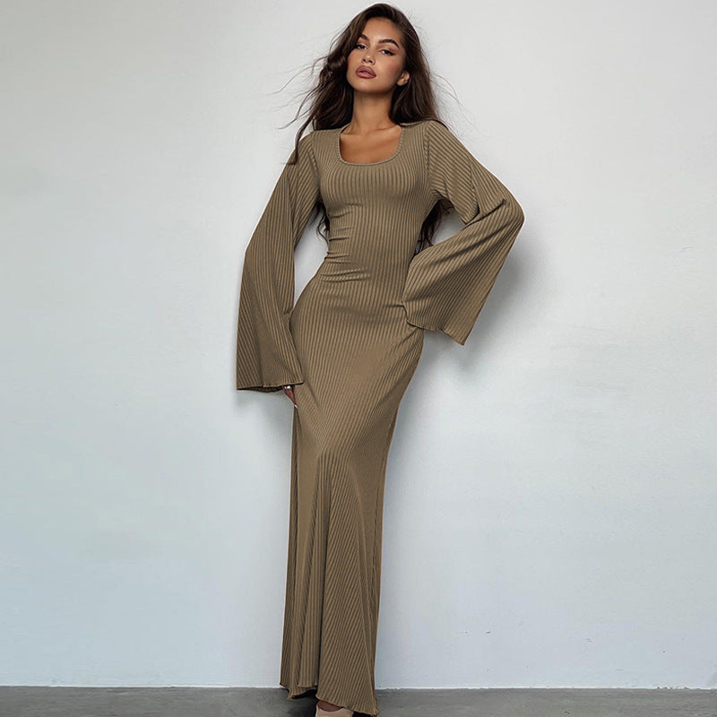 A fashionable and loose U-neck long-sleeved dress with a tie at the back