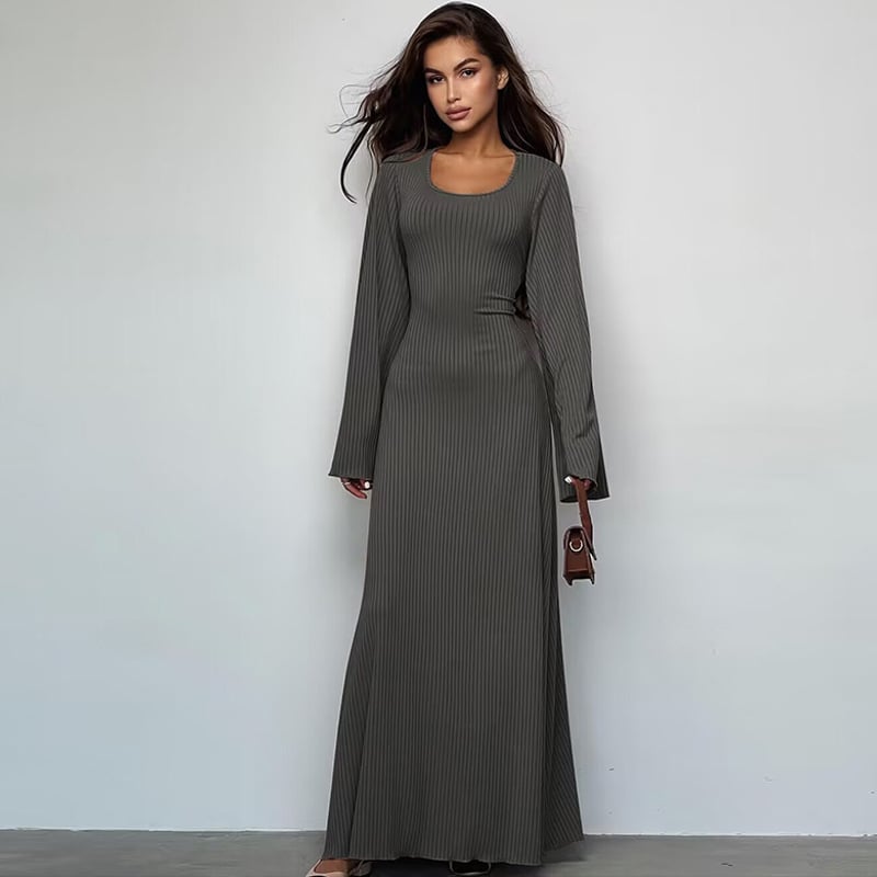 A fashionable and loose U-neck long-sleeved dress with a tie at the back