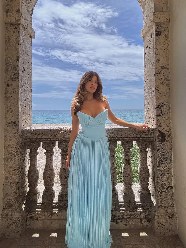 Elegant strapless sleeveless pleated and fashionable sweet strapless dress